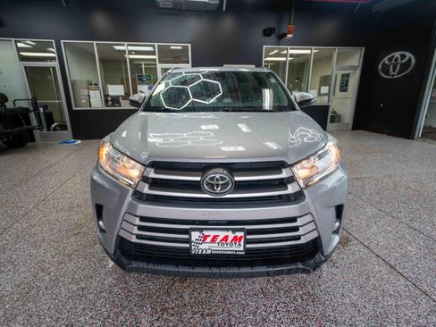 Used 2019 Toyota Highlander XLE AWD/4WD image 6