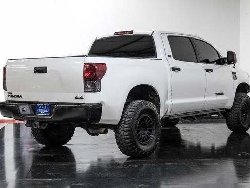 Used 2010 Toyota Tundra 4x4 CrewMax image 9