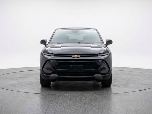 Used 2025 Chevrolet Equinox LT image 2