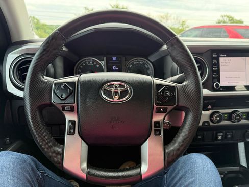 Used 2020 Toyota Tacoma SR5 RWD image 19