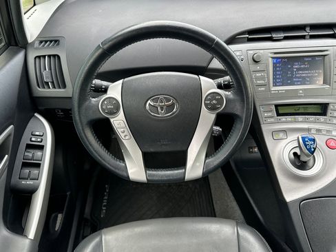 Used 2014 Toyota Prius Five image 15