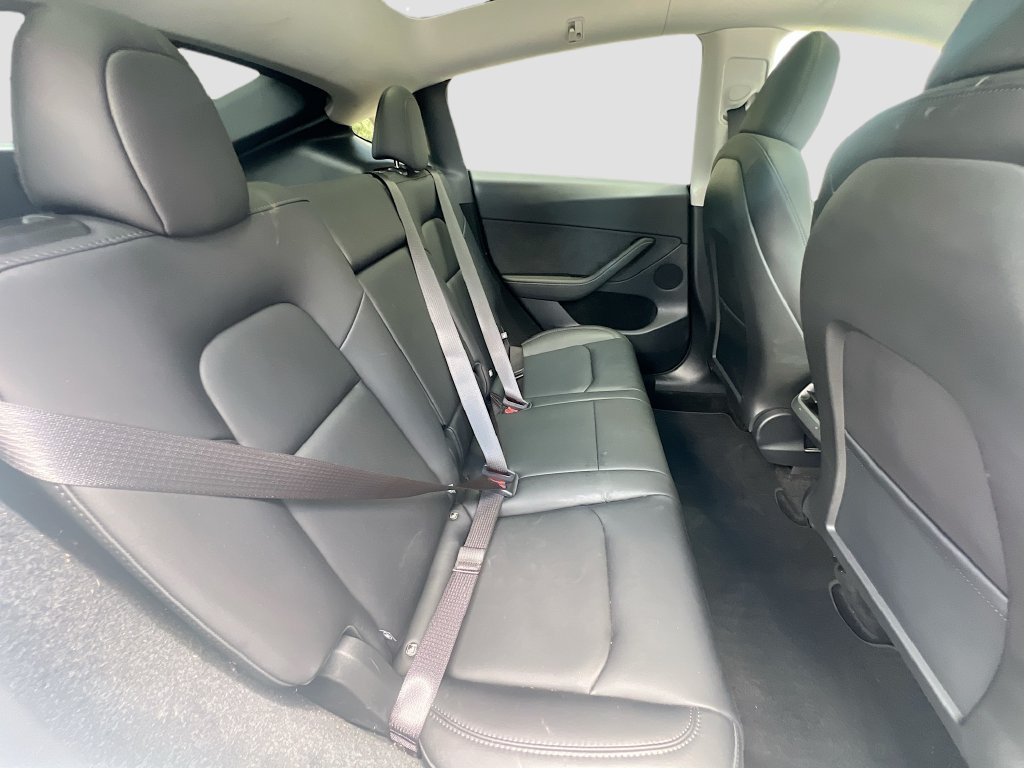 Used 2025 Tesla Model Y Long Range RWD image 29