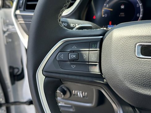 New 2024 Jeep Grand Cherokee Altitude image 20