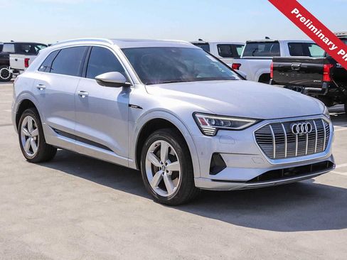 Used 2019 Audi e-tron Prestige w/ Prestige Package AWD/4WD image 3