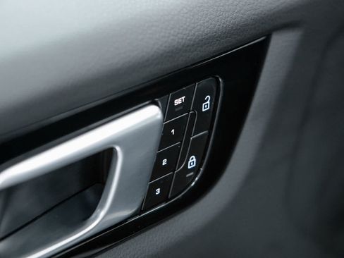 Certified 2022 Porsche Cayenne AWD/4WD image 25