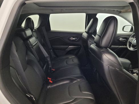 Used 2019 Jeep Cherokee Limited w/ Technology Group AWD/4WD image 19