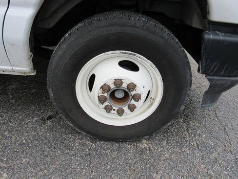 Used 2022 Ford E-350 and Econoline 350 Super Duty RWD image 10