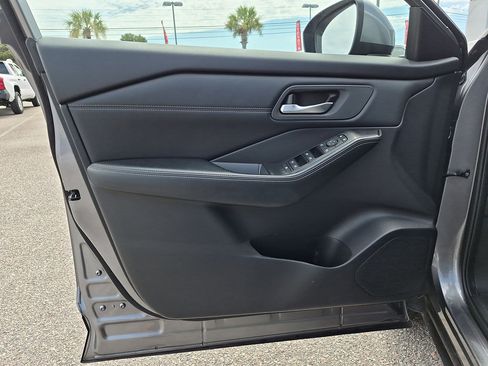 Used 2025 Nissan Rogue SV w/ SV Premium Package FWD image 12