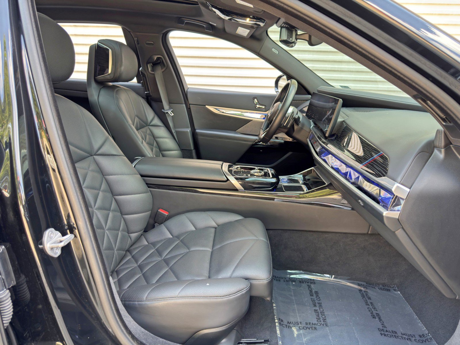 Used 2023 BMW 740i w/ Parking Assistance Package RWD image 16