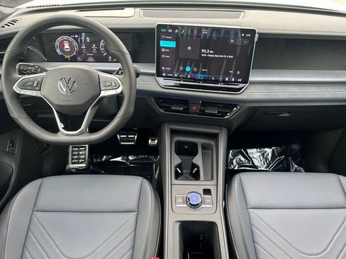 New 2026 Volkswagen Tiguan SE R-Line image 12