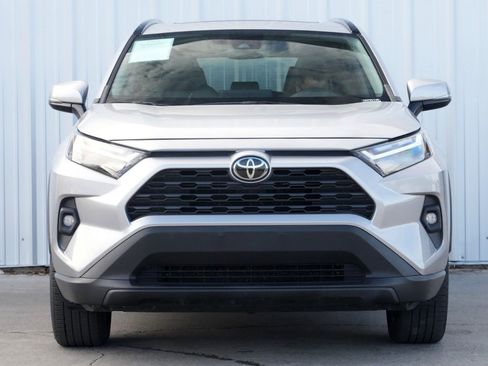 Used 2022 Toyota RAV4 XLE Premium image 6