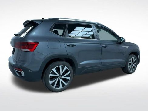 Used 2022 Volkswagen Taos SE w/ Panoramic Sunroof Package AWD/4WD image 8