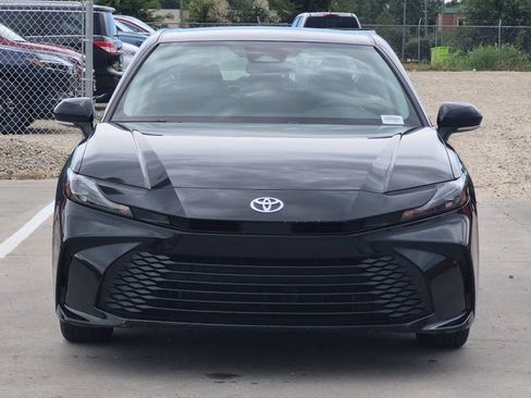 Used 2025 Toyota Camry LE FWD image 9