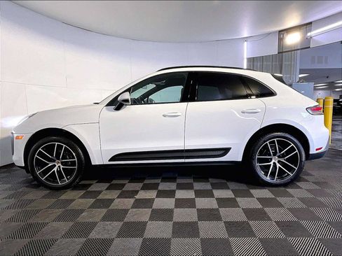 Certified 2024 Porsche Macan AWD/4WD image 2
