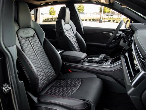 Used 2024 Audi RS Q8 image 43