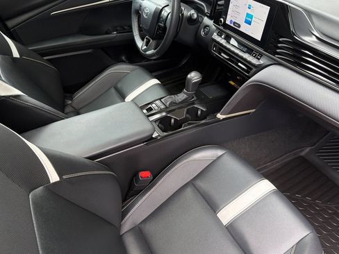 Used 2025 Toyota Camry SE w/ Convenience Package FWD image 17