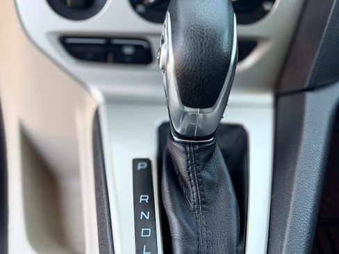 Used 2014 Ford Focus SE FWD image 25