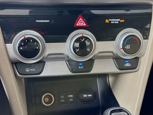 Used 2019 Hyundai Elantra SEL image 17