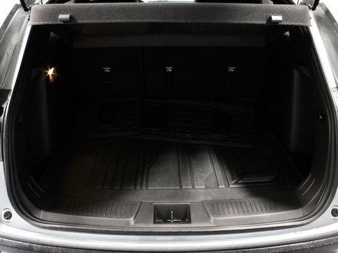 Used 2024 Chevrolet Trax RS FWD image 13