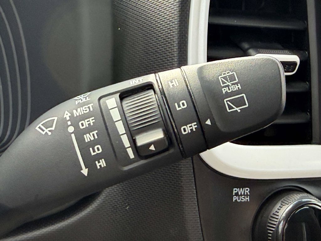 Certified 2023 Hyundai Venue Limited w/ Cargo Package FWD image 24