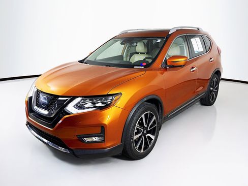 Used 2017 Nissan Rogue SL w/ SL Premium Package image 4