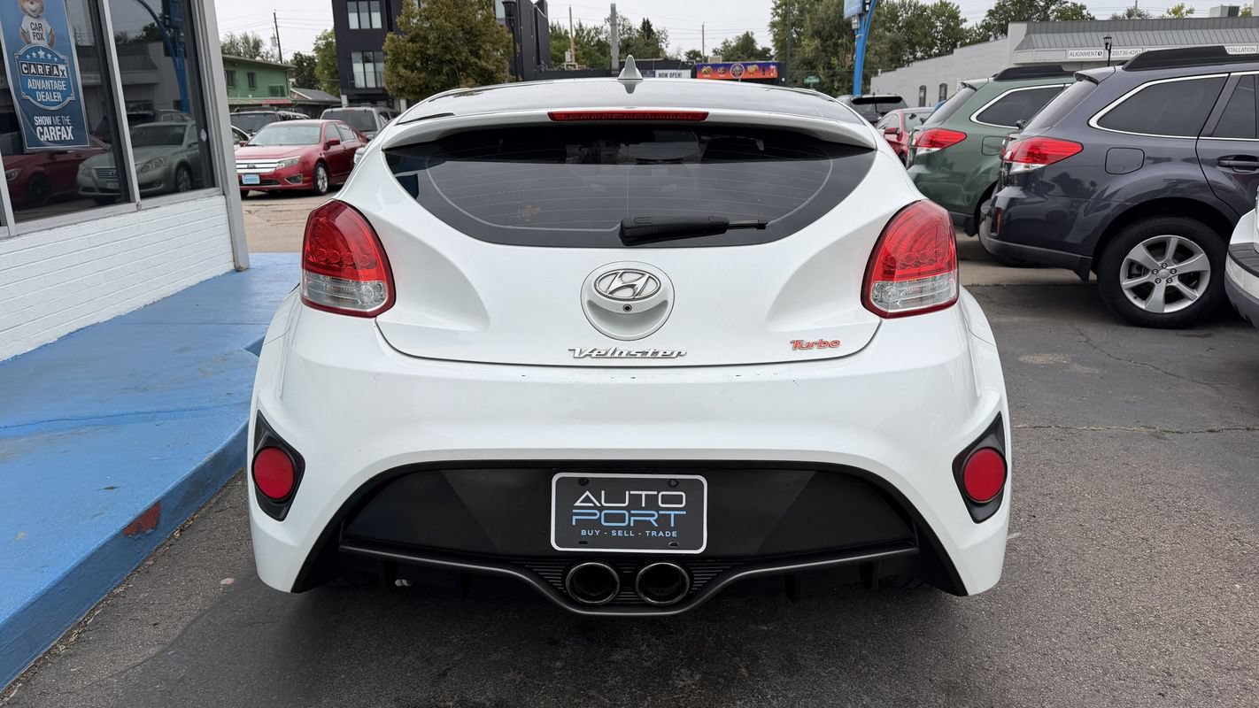 Used 2016 Hyundai Veloster Turbo FWD image 3