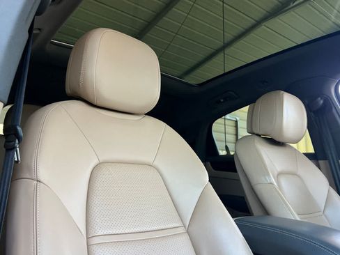 Used 2021 Porsche Cayenne Coupe AWD/4WD image 18