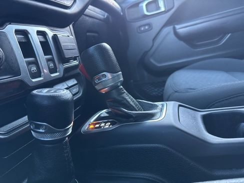 Used 2019 Jeep Wrangler Sport S image 24