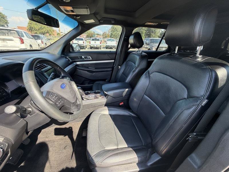 Used 2017 Ford Explorer XLT w/ Equipment Group 202A FWD image 12