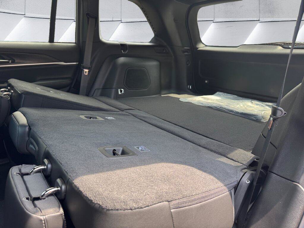 New 2026 Jeep Grand Cherokee Limited AWD/4WD image 12