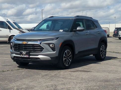 Used 2025 Chevrolet TrailBlazer LT FWD image 4