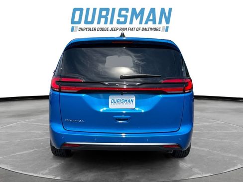 New 2027 Chrysler Pacifica Select w/ Family Tech Group FWD image 5
