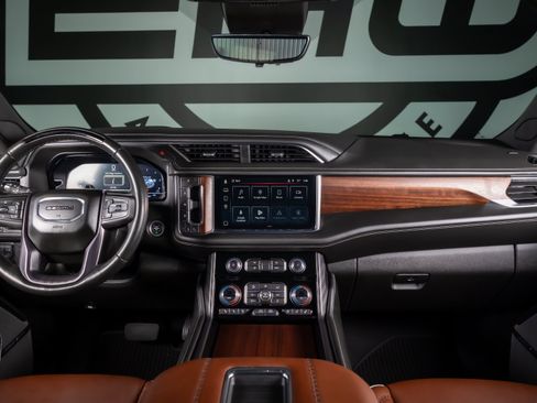 Used 2023 GMC Yukon Denali Ultimate AWD/4WD image 3
