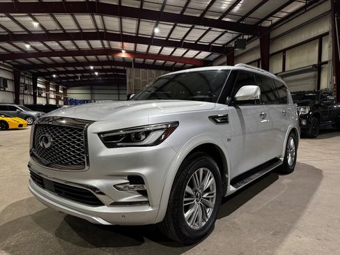 Used 2018 INFINITI QX80 4WD w/ Driver Assistance Package image 12