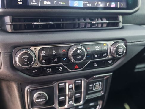 Used 2024 Jeep Wrangler Unlimited Rubicon w/ Convenience Group image 19