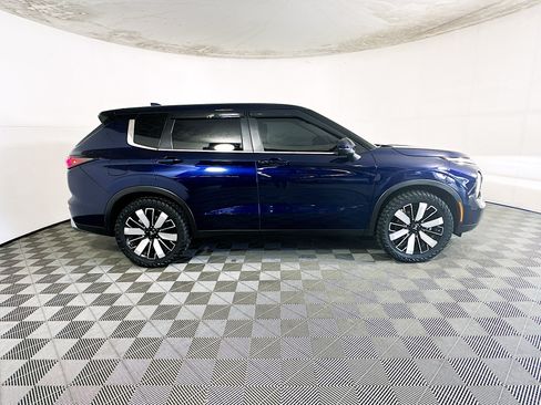 Used 2025 Mitsubishi Outlander SE AWD/4WD image 2