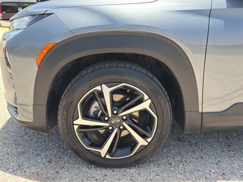 Used 2021 Chevrolet TrailBlazer RS w/ Sun and Liftgate Package FWD image 2