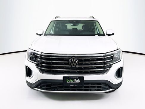 Used 2025 Volkswagen Atlas SE AWD/4WD image 2