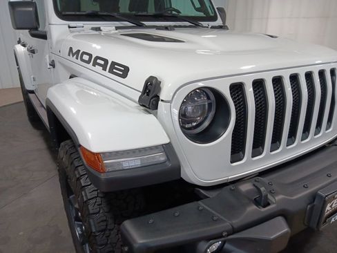 Used 2019 Jeep Wrangler Unlimited Sahara w/ Quick Order Package 24M Moab AWD/4WD image 13