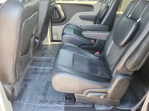 Used 2019 Dodge Grand Caravan SXT FWD image 9