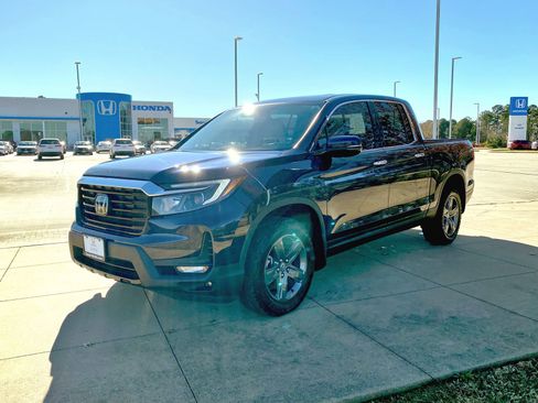 Used 2023 Honda Ridgeline RTL-E image 3