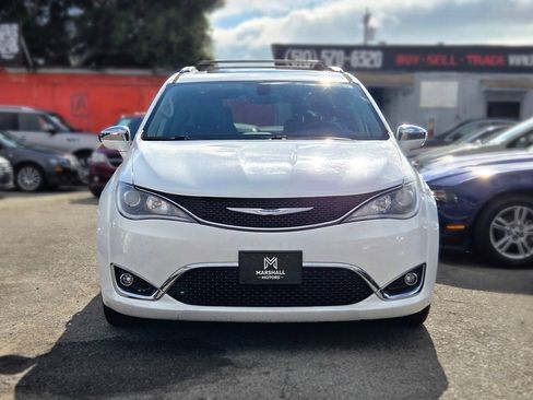 Used 2018 Chrysler Pacifica Limited FWD image 2
