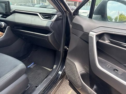 Used 2022 Toyota RAV4 LE AWD/4WD image 16