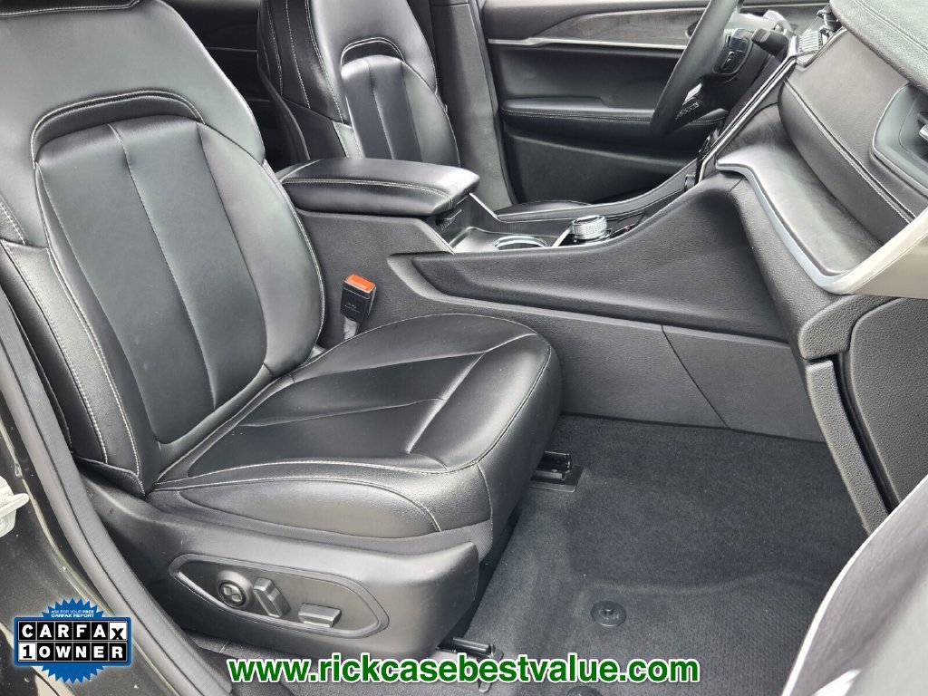 Used 2024 Jeep Grand Cherokee Limited w/ Black Appearance Package RWD image 16