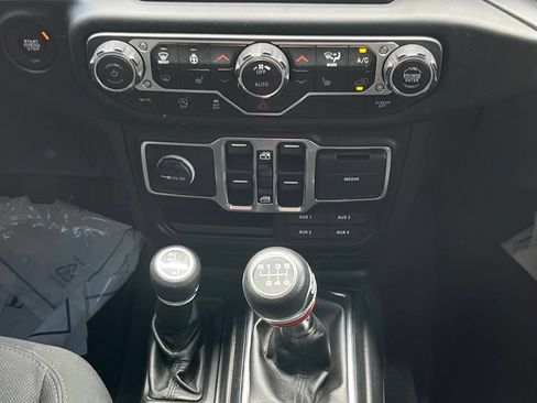 Used 2021 Jeep Gladiator Sport AWD/4WD image 18