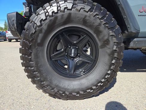 Used 2024 Jeep Wrangler Rubicon AWD/4WD image 10