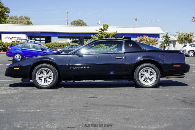 Used 1992 Pontiac Firebird Formula RWD image 3