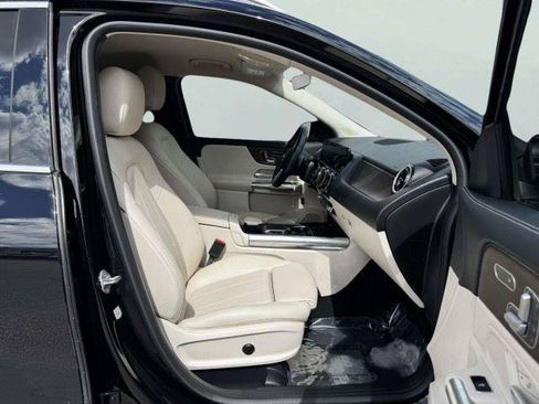 Used 2021 Mercedes-Benz GLA 250 4MATIC w/ Premium Package image 48