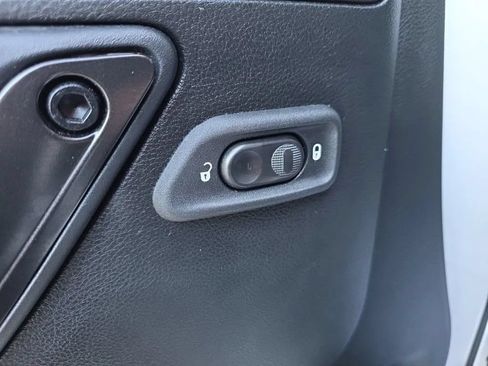 Used 2017 Jeep Wrangler Unlimited Sahara AWD/4WD image 12