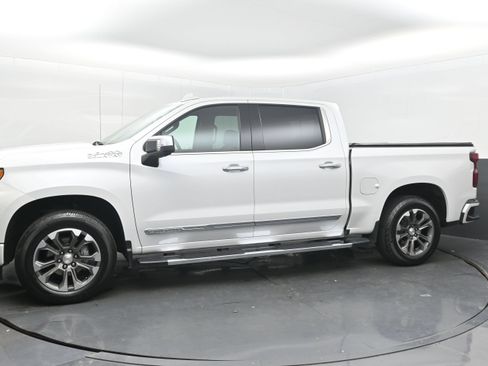 Used 2024 Chevrolet Silverado 1500 High Country w/ Z71 Off-Road Package AWD/4WD image 5